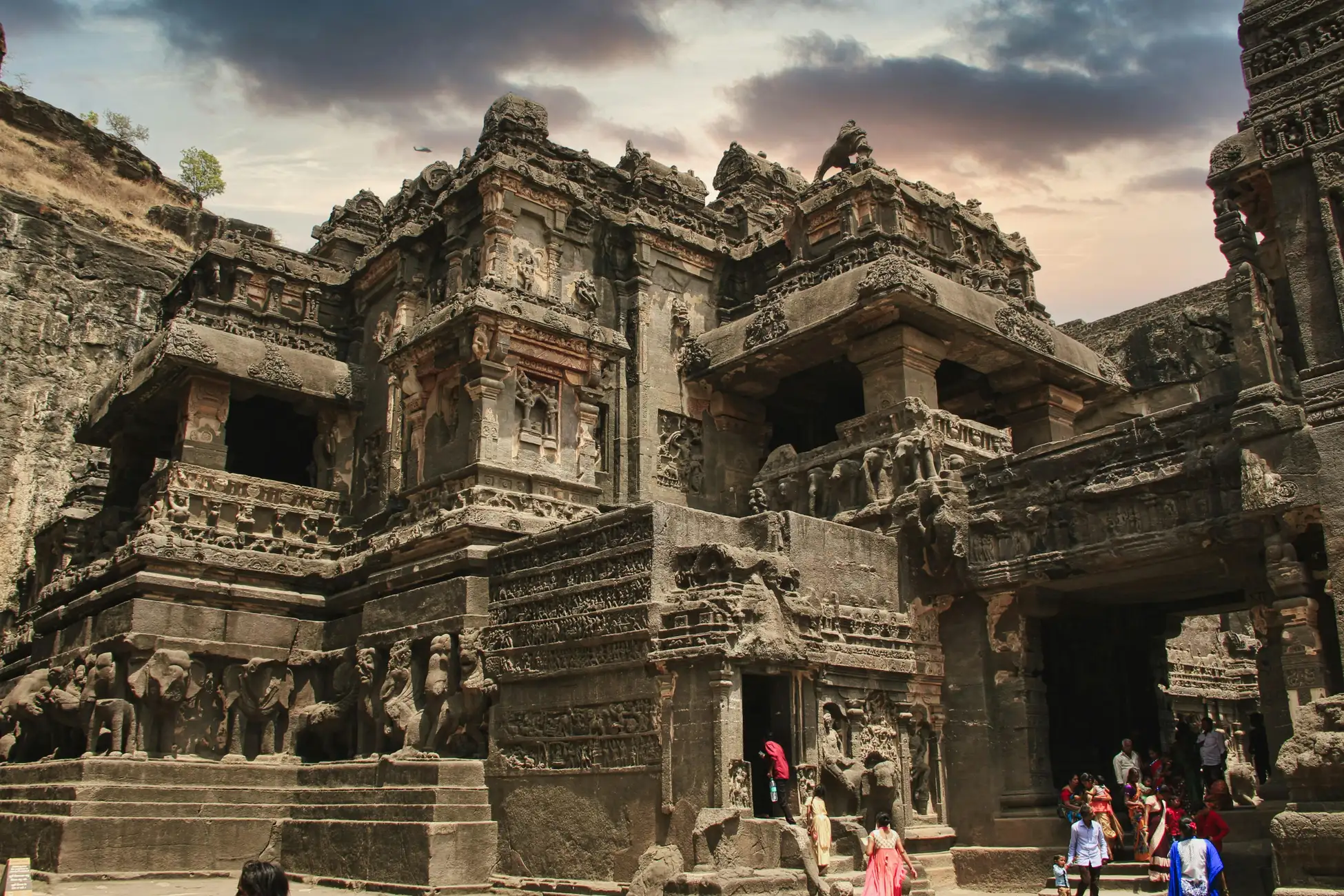 From Aurangabad: Ajanta and Ellora Caves Private 2-Day Tour